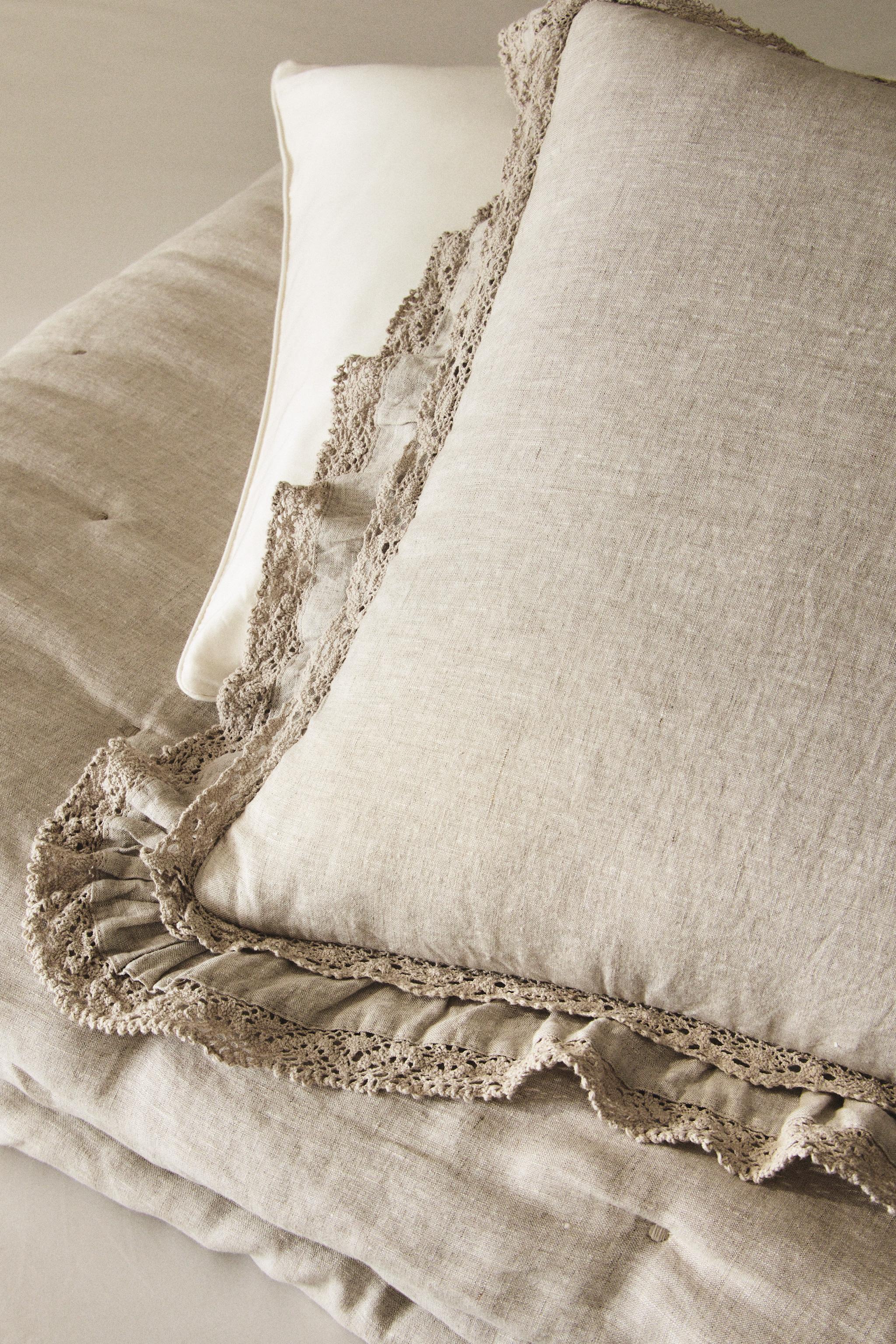 LINEN THROW PILLOW COVER FOR QUILTS WITH LACE TRIM